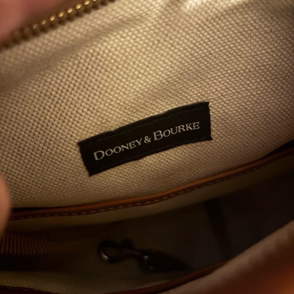 EUC Dooney & Burke Pebble Grain Small Zip Sac - Taupe- perfect condition - Picture 13 of 15